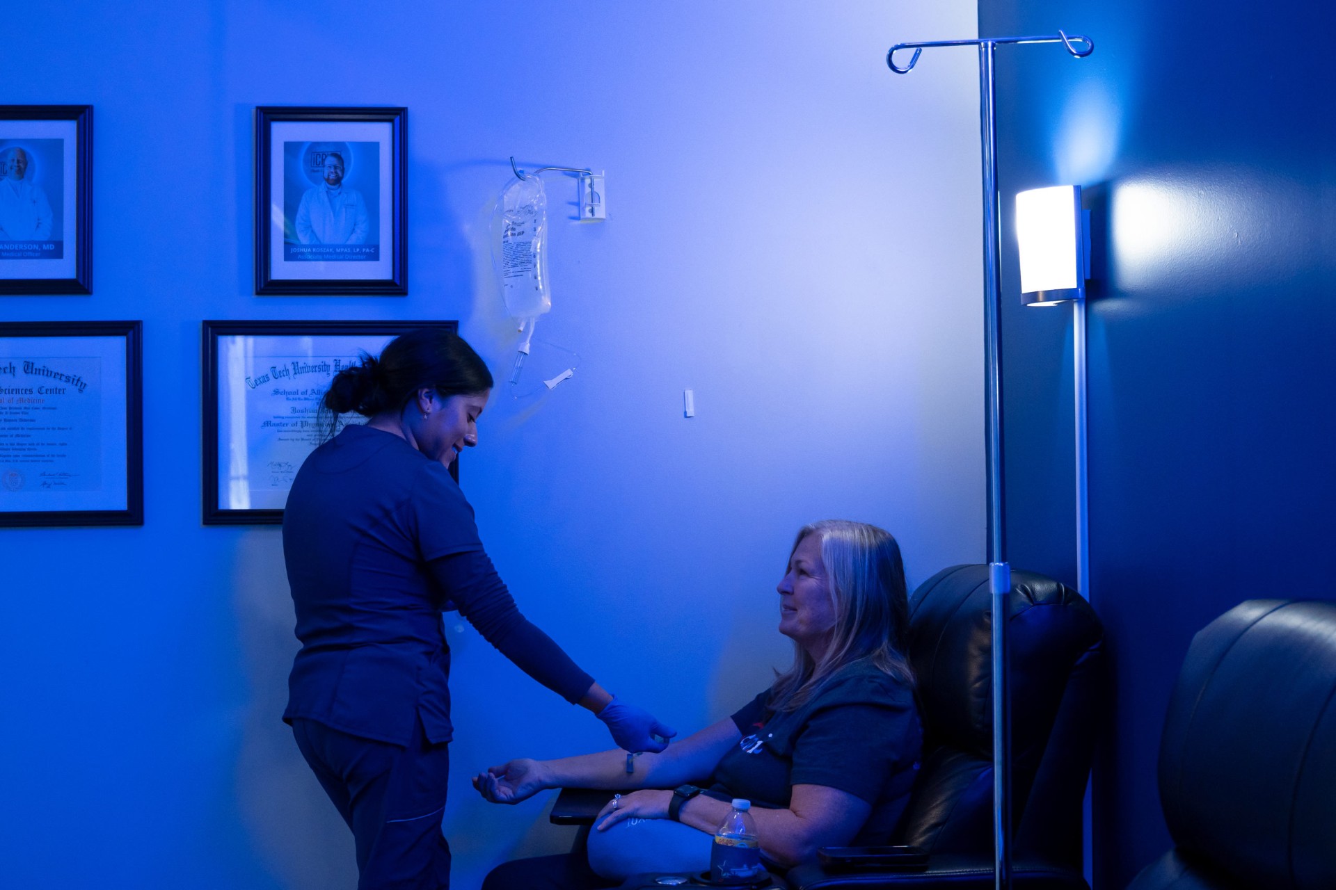 iCRYO Daniel Island guest receiving NAD+ therapy with RN supervision