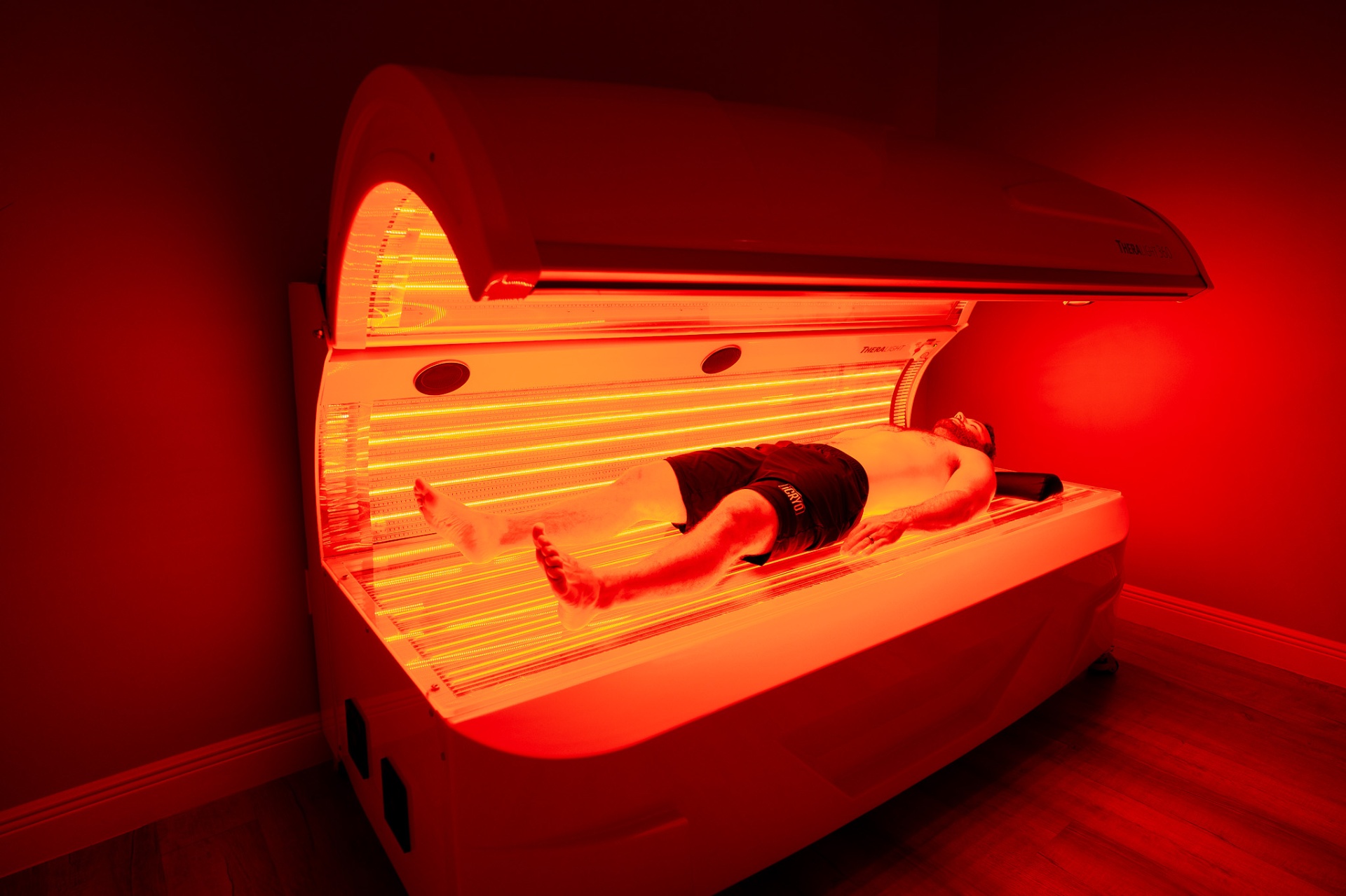 Client receiving red light therapy at iCRYO Charleston Daniel Island