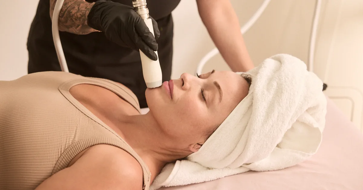 Client receiving T-Shape 2 skin tightening treatment on the abdomen at iCRYO Daniel Island